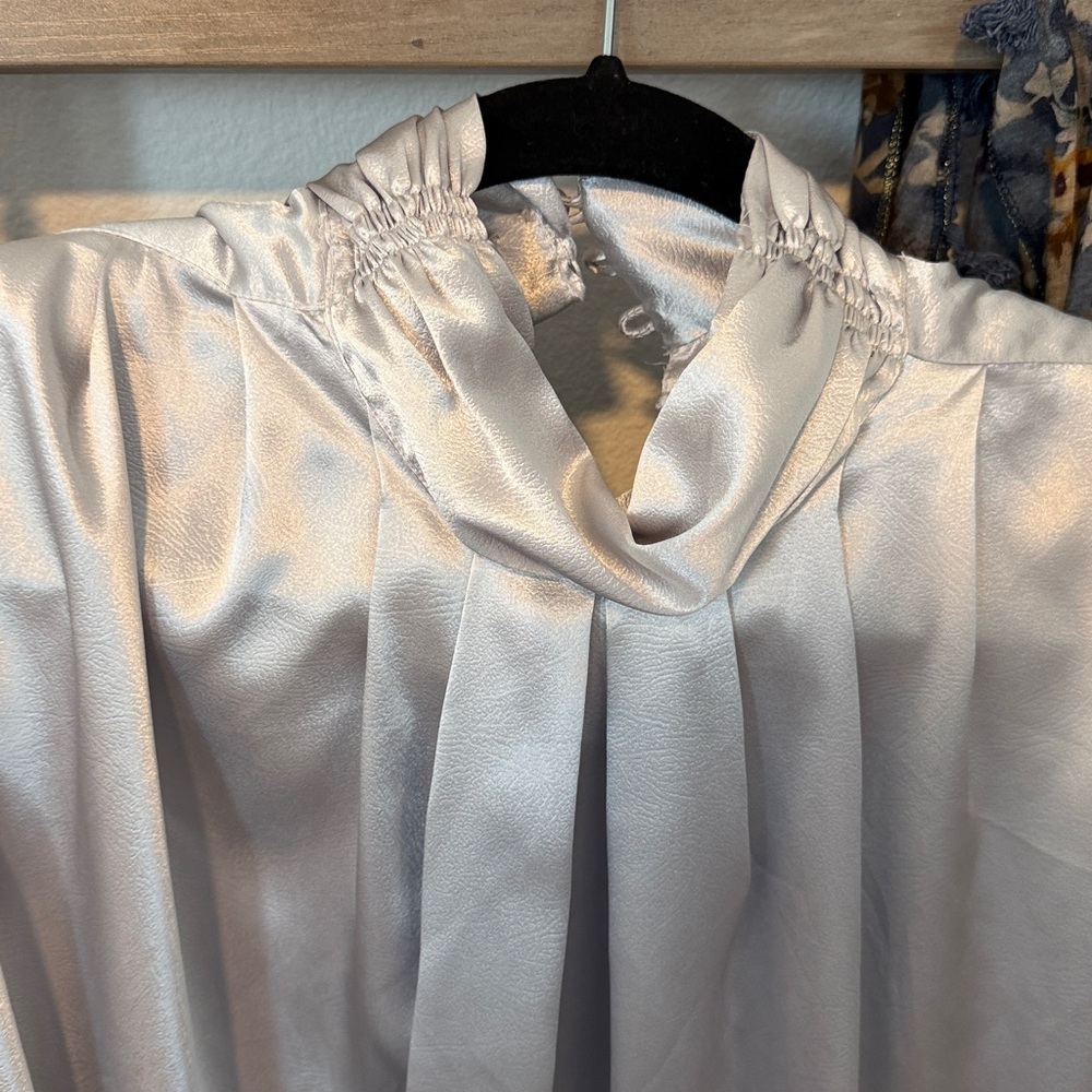 Elegant Silver Women's Top - Picture 4 of 10